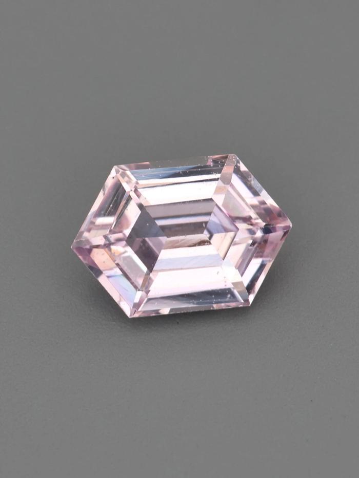 Nangi fine jewelry - pink sapphire gemstone in gold