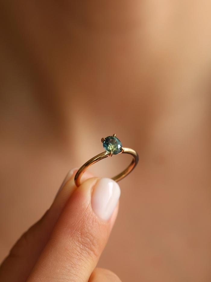 Nangi fine jewelry - green ring in yellow gold