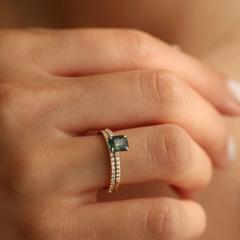 Nangi fine jewelry - blue sapphire ring in yellow gold