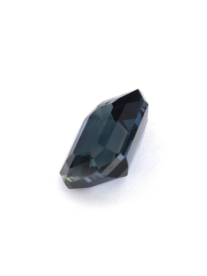 Nangi fine jewelry - blue sapphire gemstone in gold