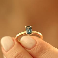 Nangi fine jewelry - blue ring in yellow gold