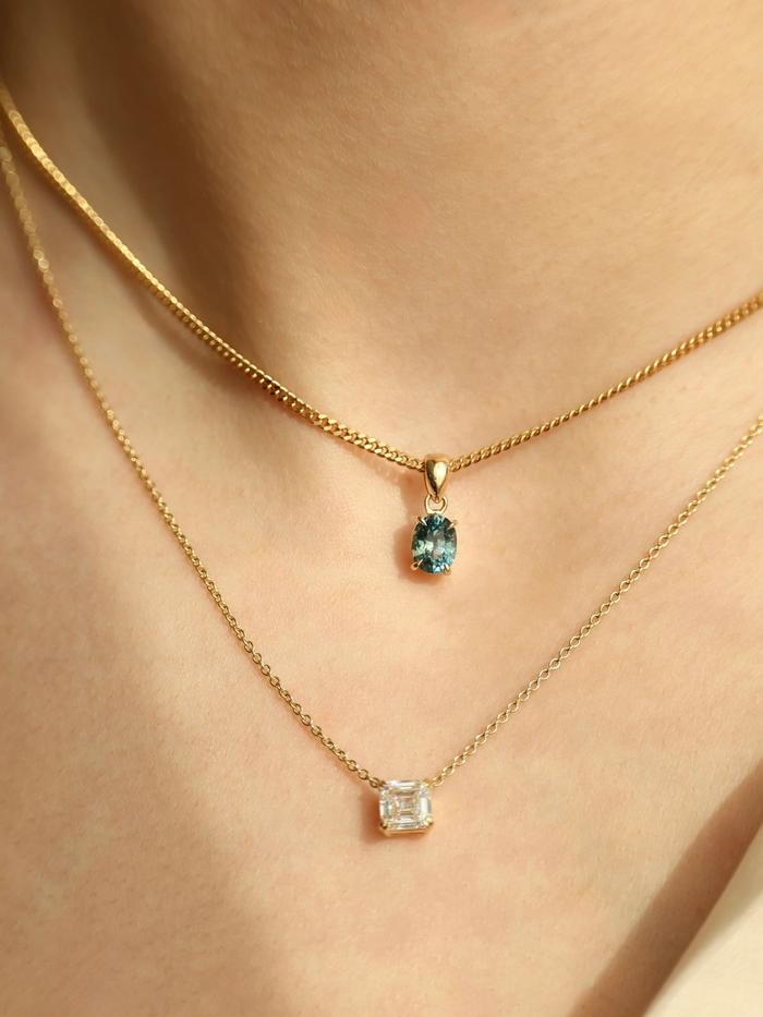 Nangi fine jewelry - teal / Peacock pendant in yellow gold