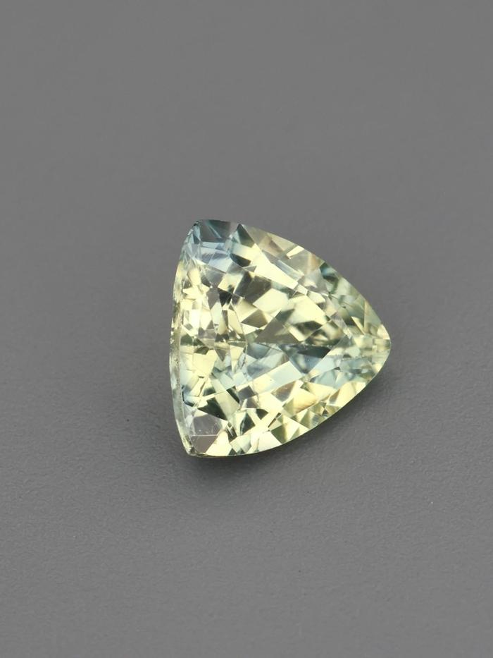 Nangi fine jewelry - green gemstone in gold