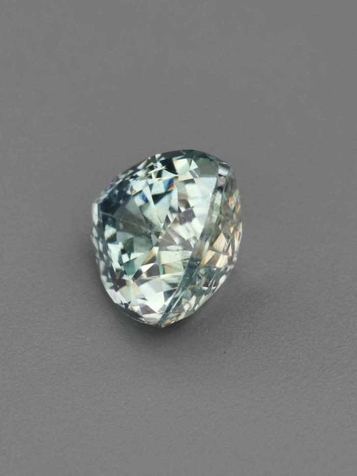 Nangi fine jewelry - green gemstone in gold