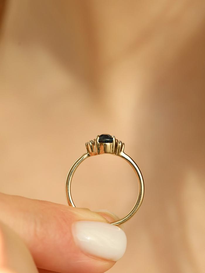 Nangi fine jewelry - blue ring in yellow gold