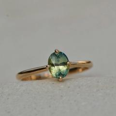 Nangi fine jewelry - green sapphire ring in yellow gold