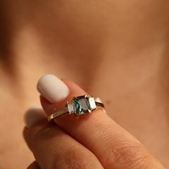 Nangi fine jewelry - green sapphire ring in yellow gold