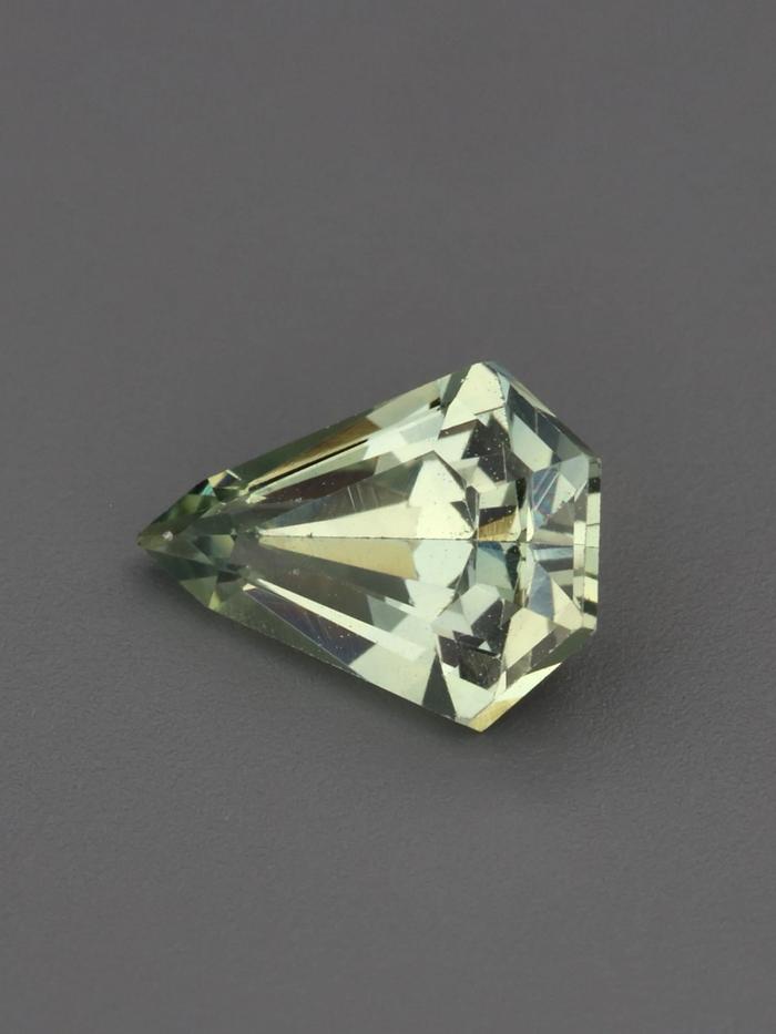Nangi fine jewelry - green gemstone in gold