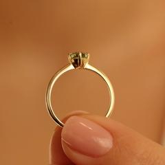 Nangi fine jewelry - green sapphire ring in yellow gold