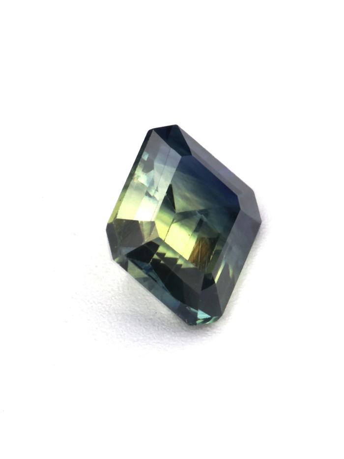 Nangi fine jewelry - green gemstone in gold