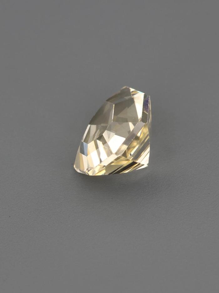 Nangi fine jewelry - champagne sapphire gemstone in gold