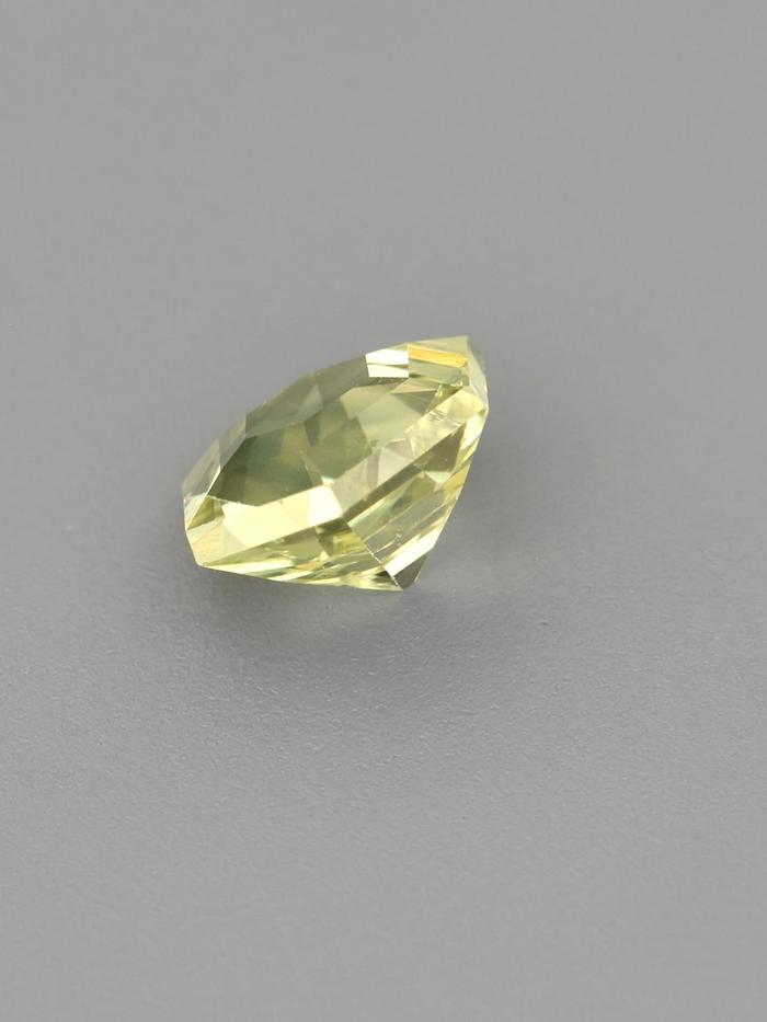 Nangi fine jewelry - yellow gemstone in gold