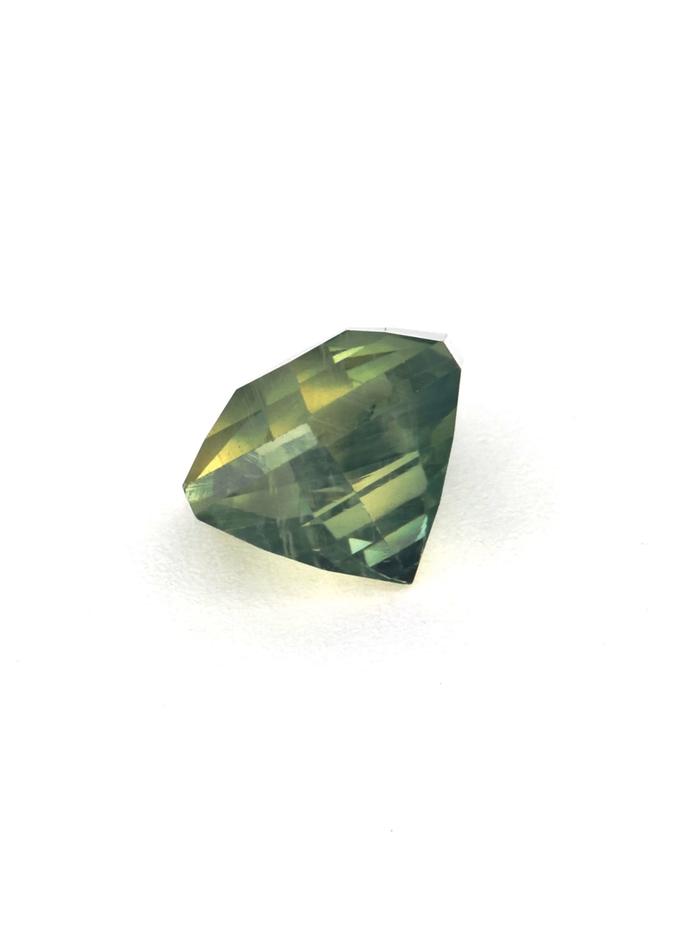 Nangi fine jewelry - green gemstone in gold