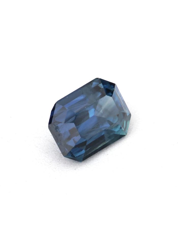 Nangi fine jewelry - blue sapphire gemstone in gold