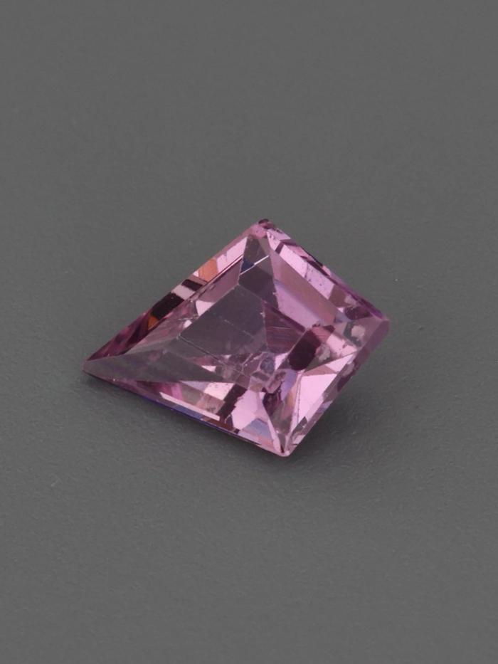 Nangi fine jewelry - pink gemstone in gold