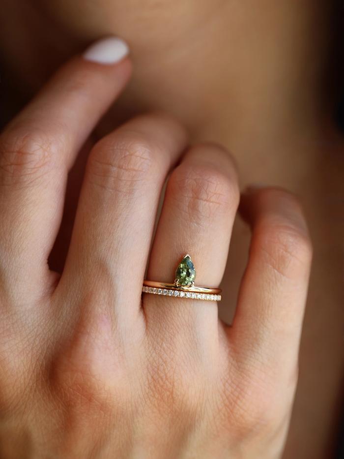 Nangi fine jewelry - green tourmaline ring in yellow gold