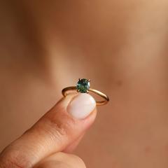 Nangi fine jewelry - green ring in yellow gold