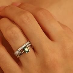 Nangi fine jewelry - green sapphire ring in white gold