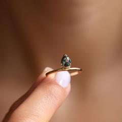 Nangi fine jewelry - brown sapphire ring in yellow gold