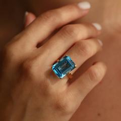 Nangi fine jewelry - teal / Peacock topaz ring in yellow gold