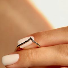 Nangi fine jewelry - black sapphire ring in yellow gold