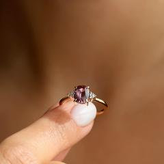 Nangi fine jewelry - purple ring in yellow gold