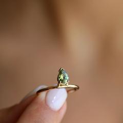 Nangi fine jewelry - green tourmaline ring in yellow gold