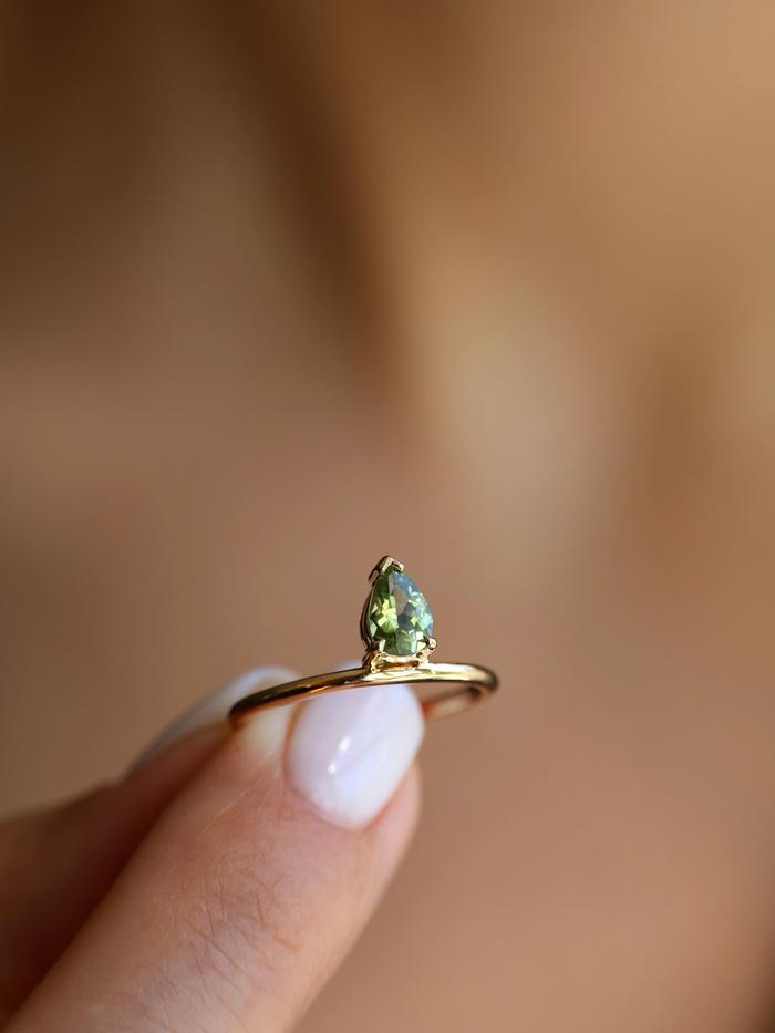 Nangi fine jewelry - green tourmaline ring in yellow gold