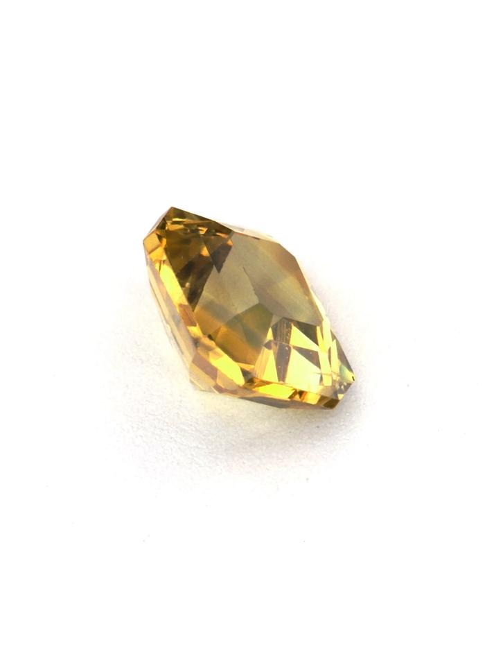 Nangi fine jewelry - yellow gemstone in gold
