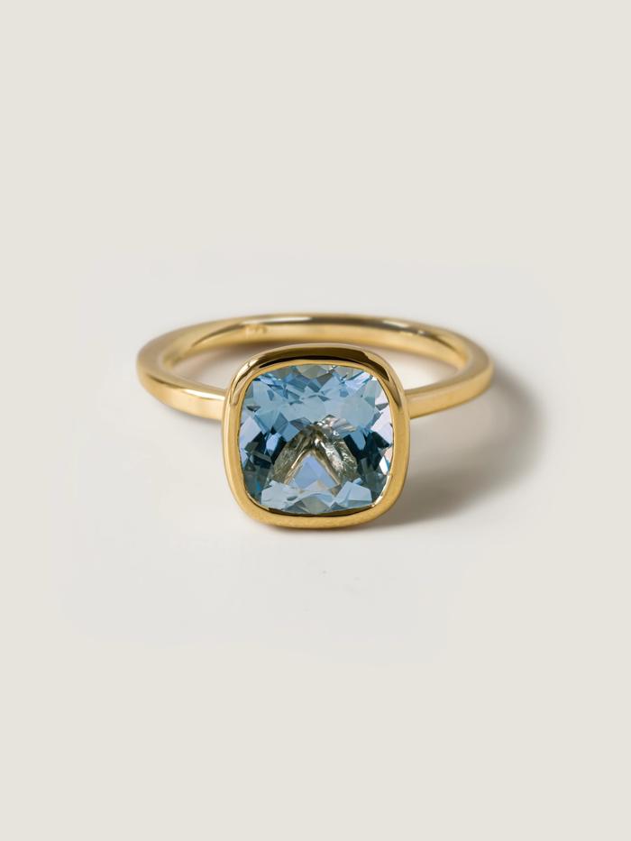 Nangi fine jewelry - blue aquamarine ring in yellow gold