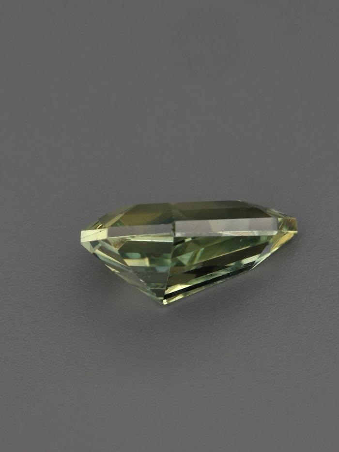 Nangi fine jewelry - green gemstone in gold