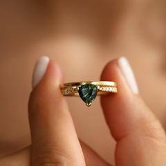 Nangi fine jewelry - green ring in yellow gold