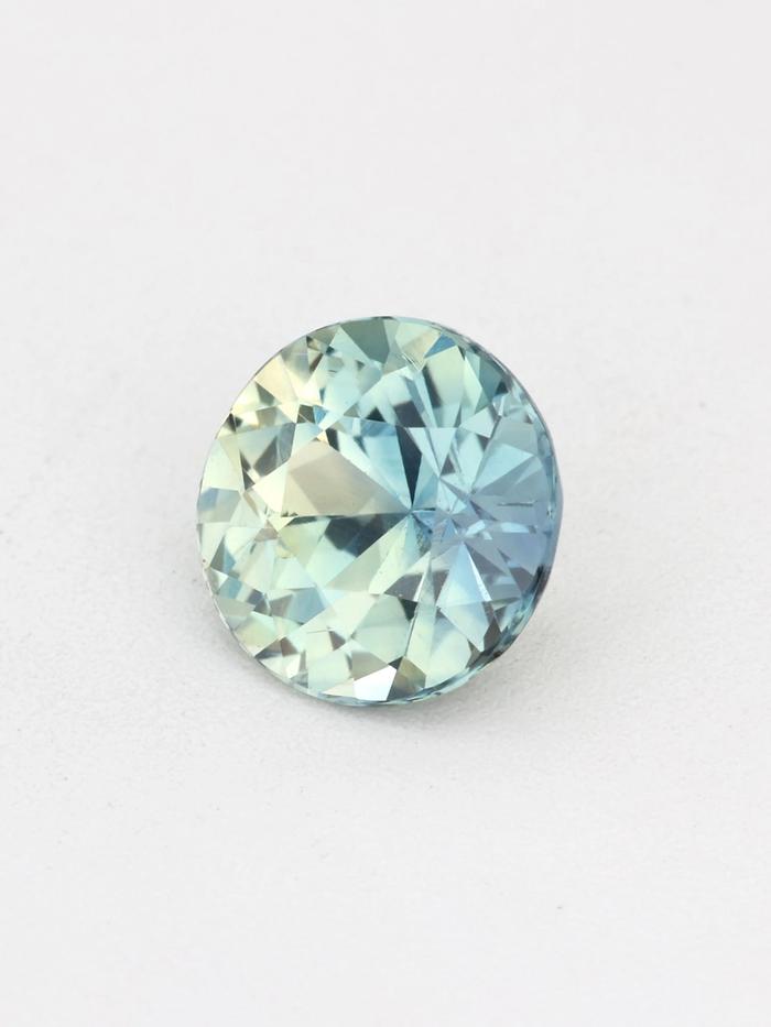 Nangi fine jewelry - green gemstone in gold