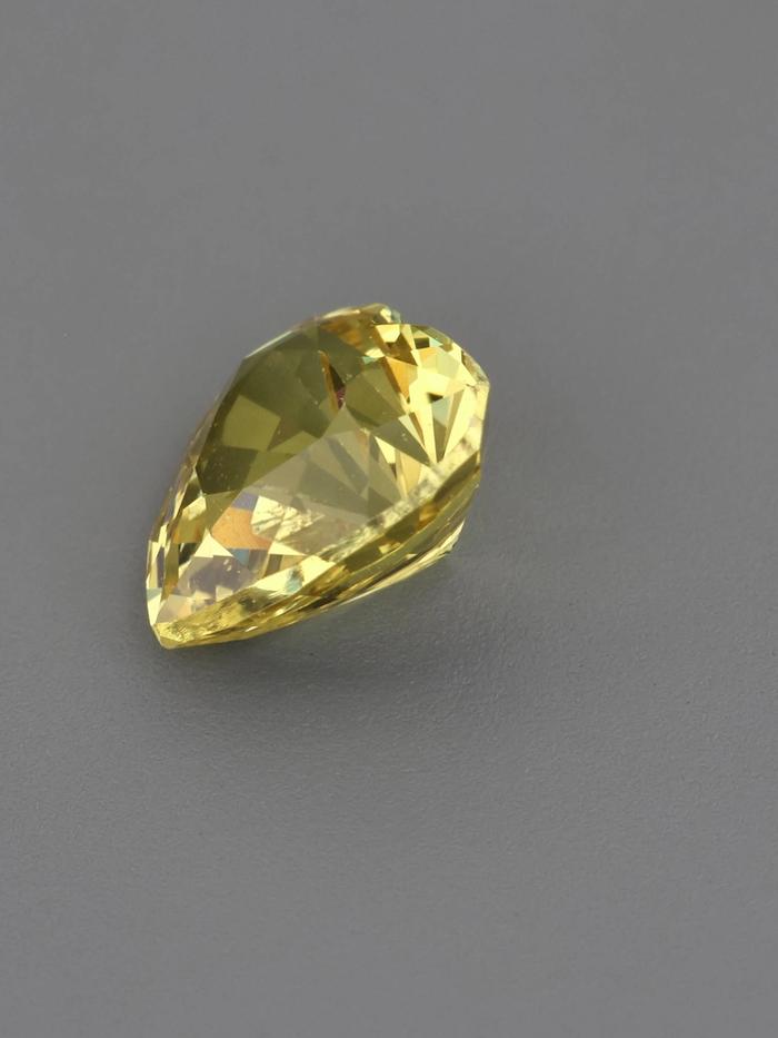 Nangi fine jewelry - yellow gemstone in gold