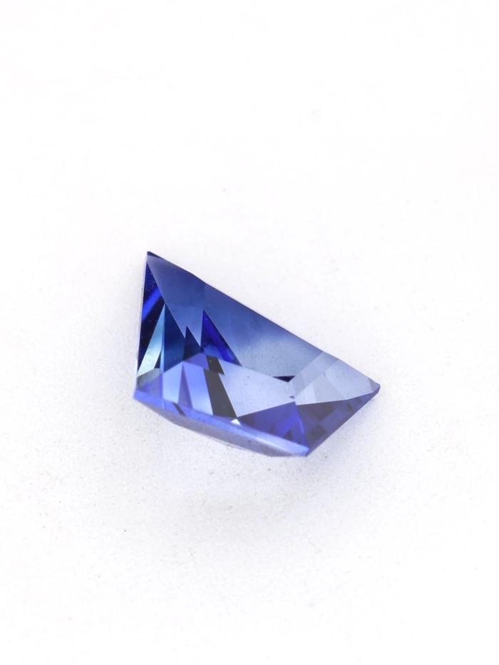 Nangi fine jewelry - blue gemstone in gold
