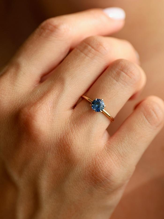 Nangi fine jewelry - teal / Peacock ring in yellow gold