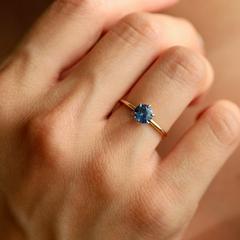 Nangi fine jewelry - teal / Peacock ring in yellow gold