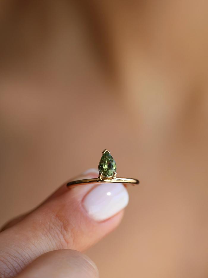 Nangi fine jewelry - green tourmaline ring in yellow gold