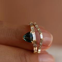 Nangi fine jewelry - teal sapphire ring in yellow gold