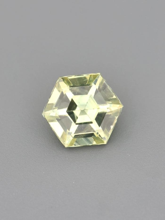 Nangi fine jewelry - yellow gemstone in gold