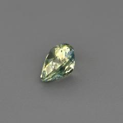 Nangi fine jewelry - green gemstone in gold