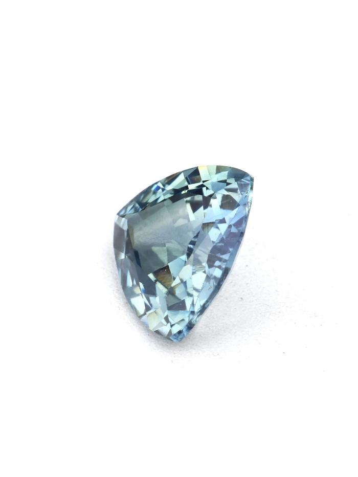 Nangi fine jewelry - blue gemstone in gold