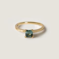 Nangi fine jewelry - green sapphire ring in yellow gold