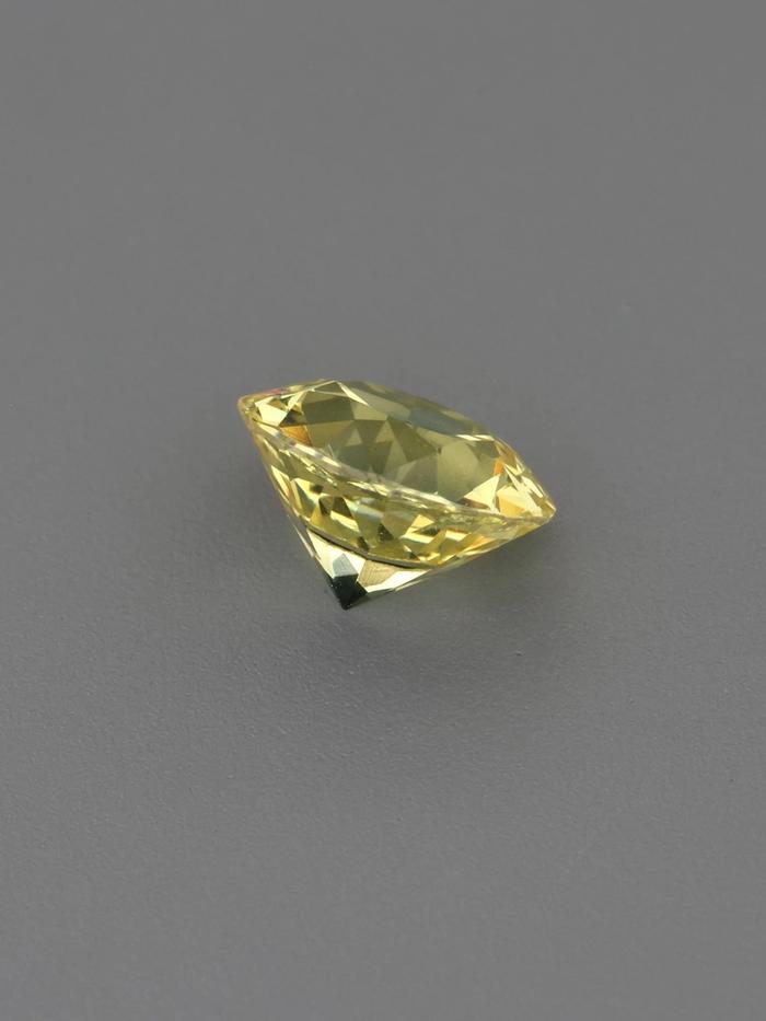 Nangi fine jewelry - yellow gemstone in gold