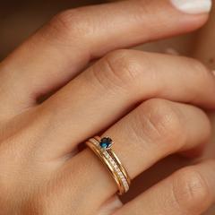 Nangi fine jewelry - blue sapphire ring in yellow gold
