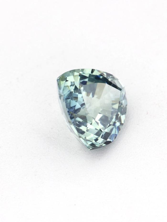 Nangi fine jewelry - blue gemstone in gold