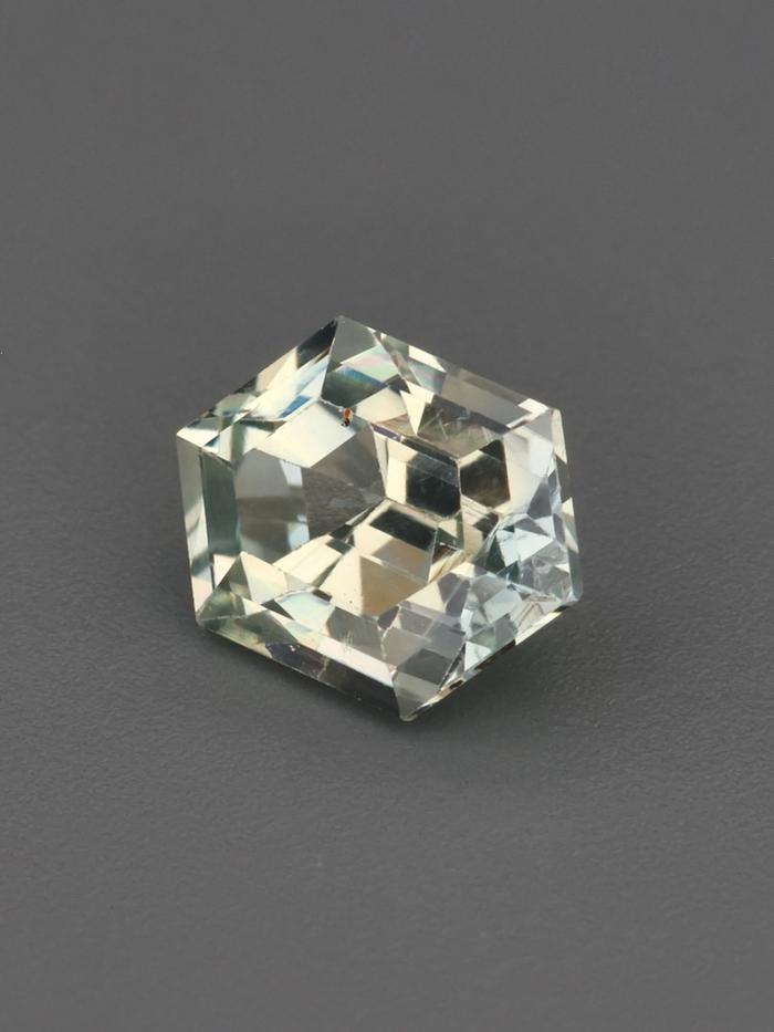 Nangi fine jewelry - blue gemstone in gold
