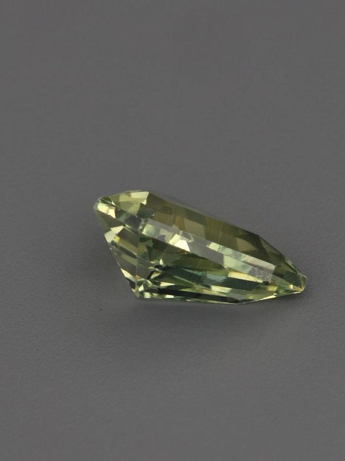 Nangi fine jewelry - green gemstone in gold