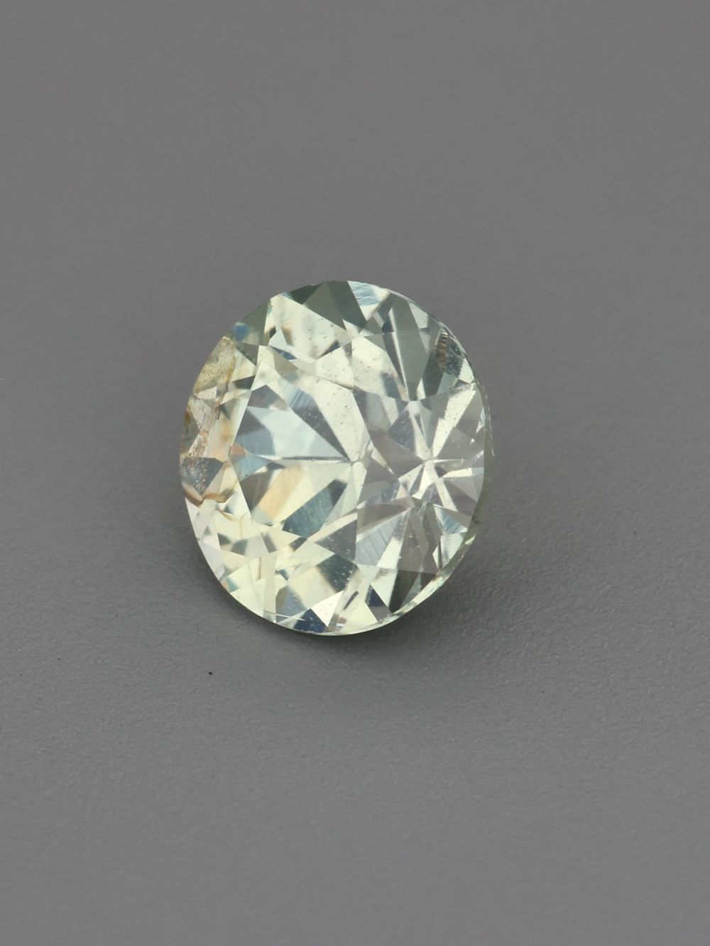 Golden Olive Sapphire — 0.61 ct Round Cut