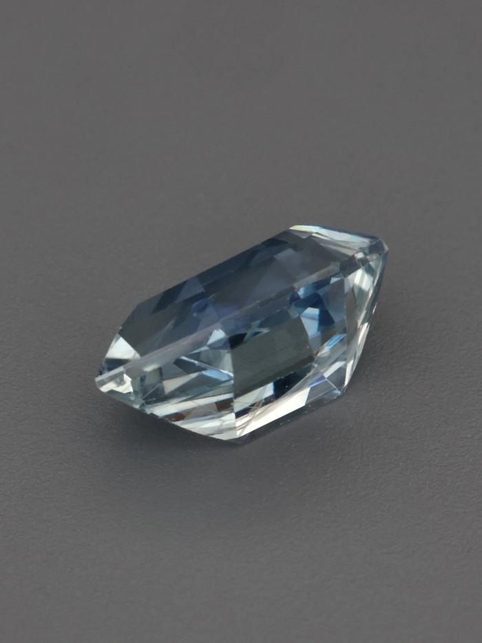 Nangi fine jewelry - blue gemstone in gold